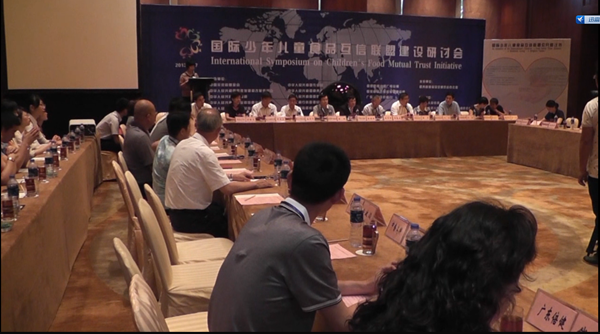 CNAS��Ա�μӹ��������ͯʳƷ�������˽������ֻ�